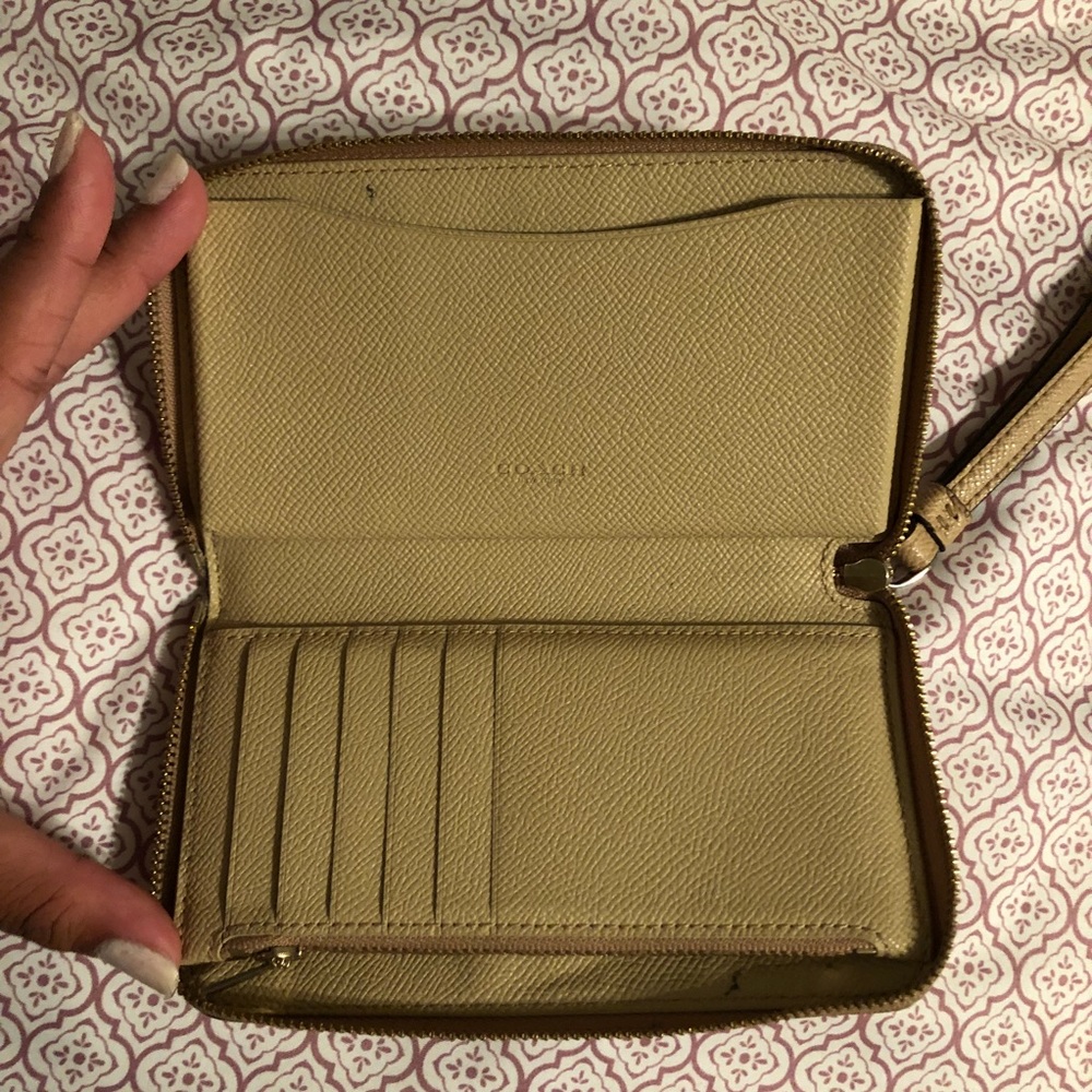 COACH wallet - Picture 2 of 7